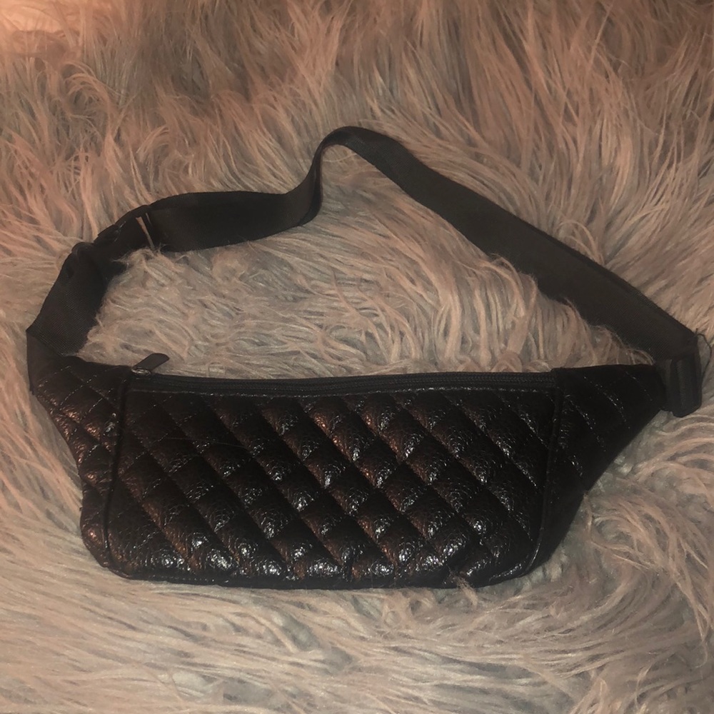 🚨FREE w/ 2+ BUNDLE 🤗 Black 🖤 Fanny Pack